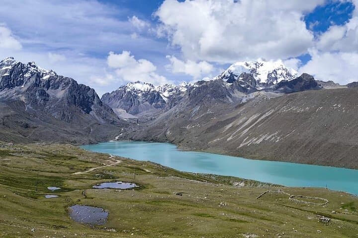Singrenacocha Lagoon Hike from Cusco: Turquoise High-Andes Lake & Ausangate Views photo 4