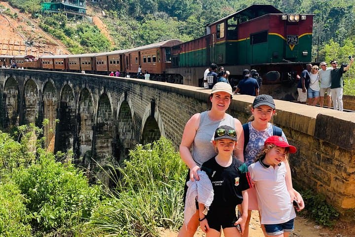 Ella Day Trip from Galle: Train Ride, Lipton's Seat & Tea Plantation Walks photo 4