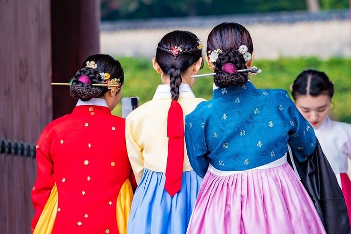 Seoul Highlights: Walking Tour with Lunch and Hanbok Experience photo 2