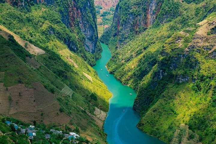 Ha Giang Loop Motorbike Tour: Ma Pi Leng, Dong Van & Karst Plateau photo 5