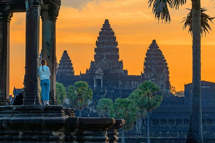 Angkor Wat Sunrise Tour: Beat the Crowds & Explore Bayon and Ta Prohm