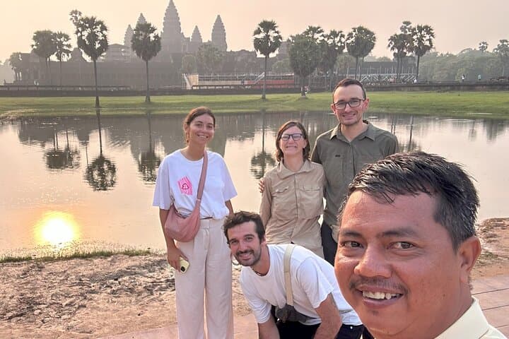 Private Angkor Temple Day Trip: Expert Guide & Sunrise at Angkor Wat photo 3