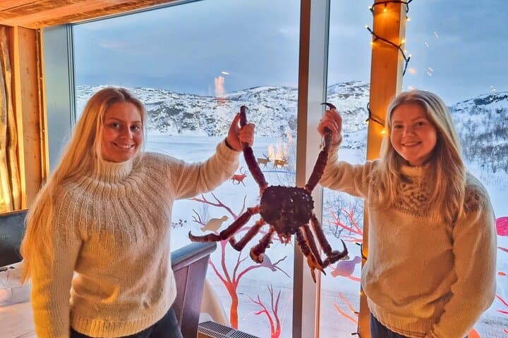 Arctic King Crab Safari and Snowhotel Visit from Saariselkä photo 6