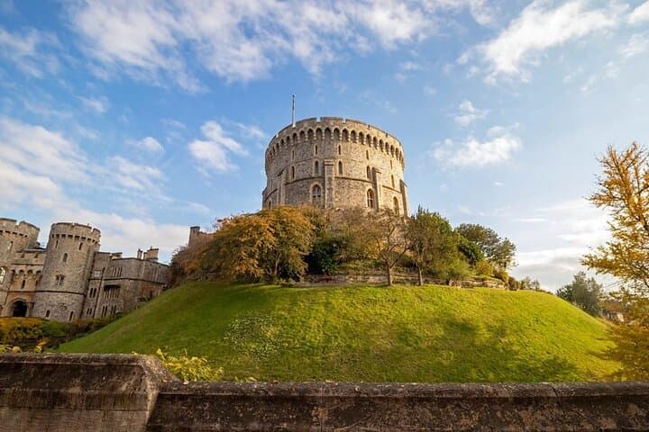Windsor Castle Day Trip by Train from London — Guided Castle & Eton Walk photo 3
