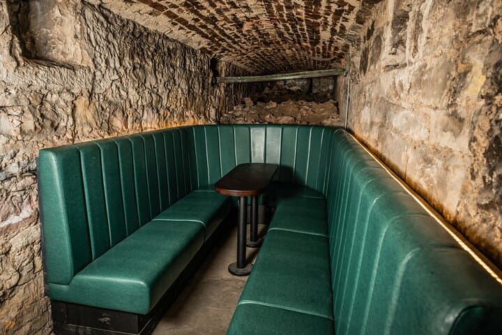Underground Gin Tasting at The Lost Close: Evolution of Gin in Edinburgh photo 4