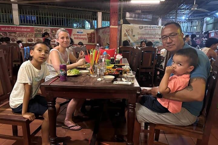 Siem Reap Street Food & Craft Cocktails: Tuk‑Tuk Night Tour of Hidden Local Gems