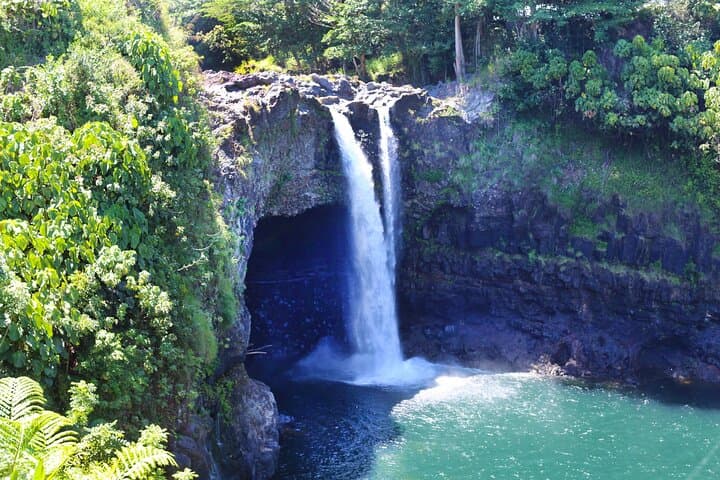 Explore Hawaii’s Big Island in a Day: Volcanoes, Waterfalls, and Black Sand Beaches