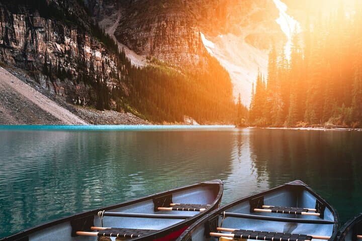 Luxury Private Tour of Moraine Lake, Lake Louise, Peyto & Icefields Parkway photo 6