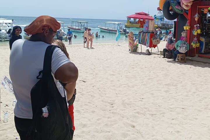 Private Roatan West Bay: Snorkel Reefs, Chocolate & Rum Tasting photo 4