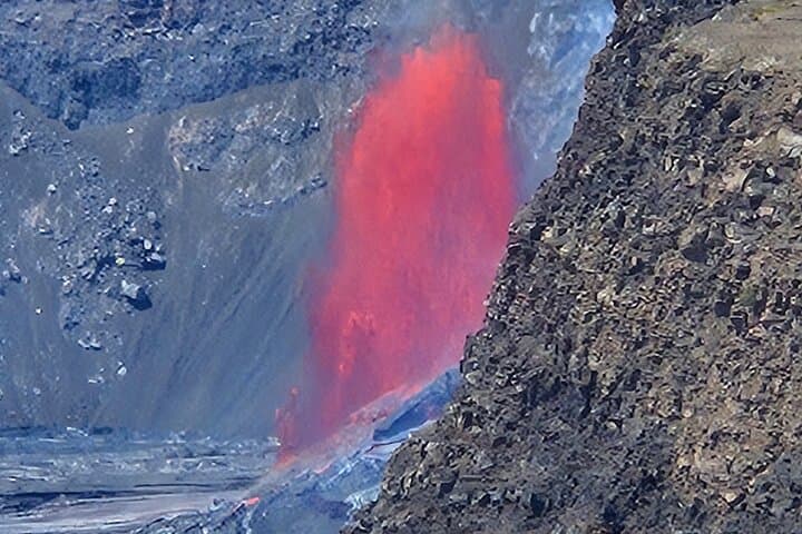 Big Island Volcano & Hilo Highlights Day Tour — Waterfalls, Black Sand Beaches and Lava Tubes photo 4