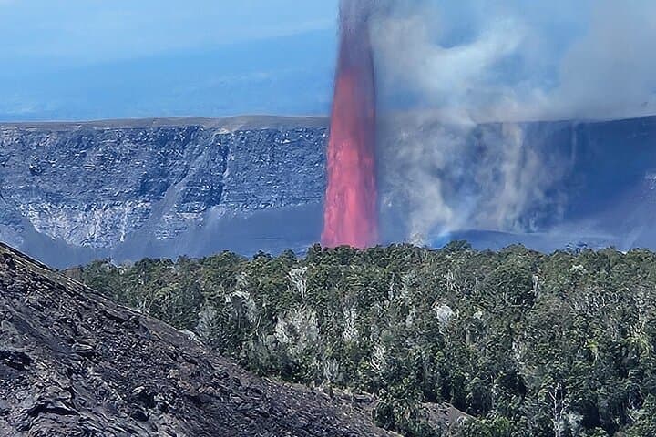 Big Island Volcano & Hilo Highlights Day Tour — Waterfalls, Black Sand Beaches and Lava Tubes photo 2
