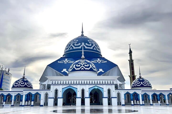 Bintan & Batam 2-Day Cultural Escape from Singapore — Ferry, Temples & Beaches photo 5