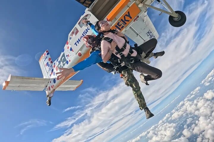 Tandem Skydiving Pattaya: 13,000-Foot Freefall Over the Gulf photo 3
