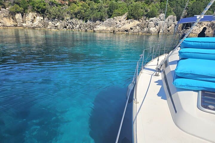 Day Sailing Kefalonia: Private Beaches, Snorkeling & Robola Wine Tasting photo 5