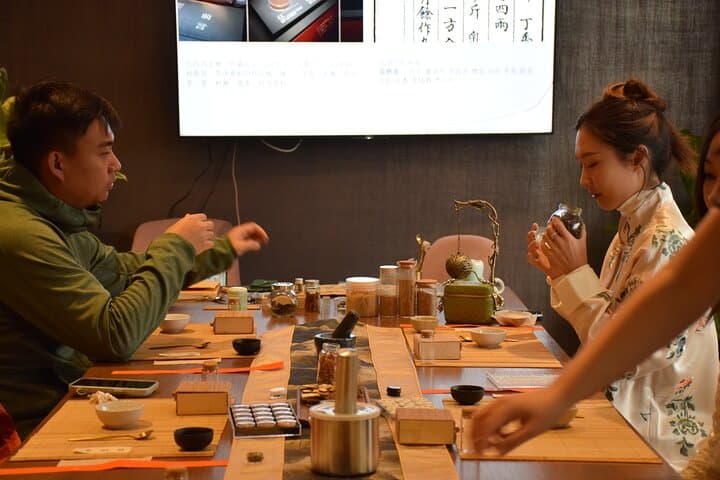 London Incense Making Workshop: Hands-On Class to Craft Personalized Incense photo 2