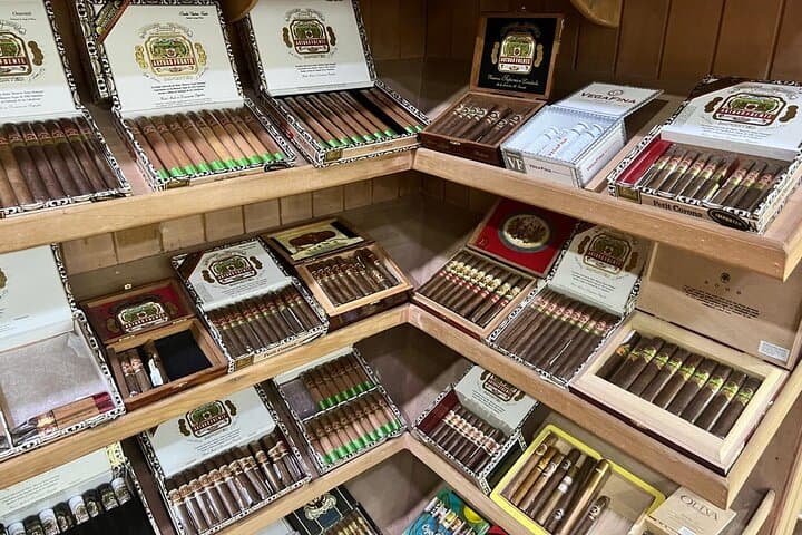 Souvenirs of Rancho Real Cigars: Authentic Dominican Crafts in Punta Cana photo 3