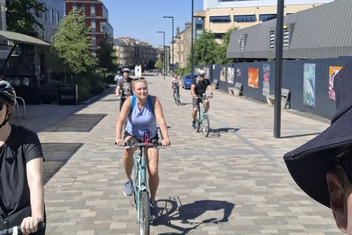 Grand Glasgow Landmarks & Hidden Gems Private Bike Tour — Cycle the Clyde and West End photo 2