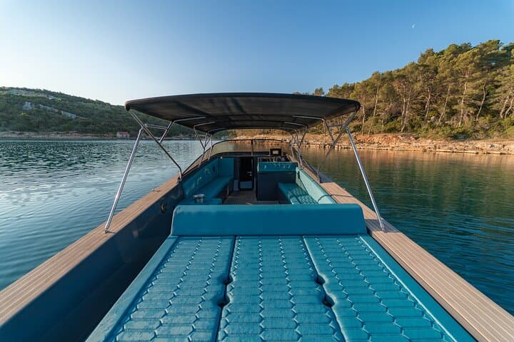 Blue Lagoon Luxury Boat Tour from Split: 5-Hour Snorkel, Trogir & Šolta photo 3
