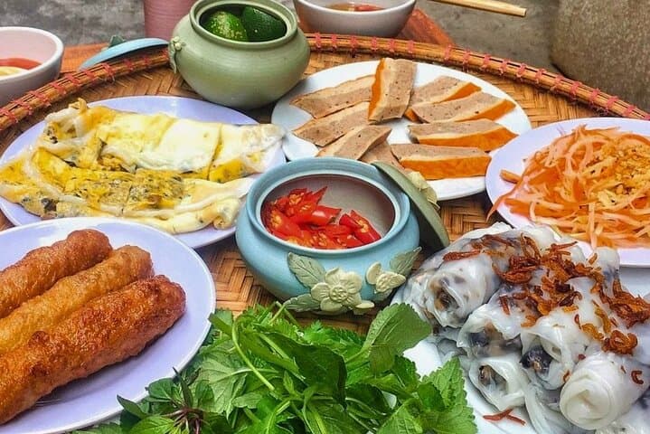 Hanoi Old Quarter Street Food Tour with Female Guide photo 2