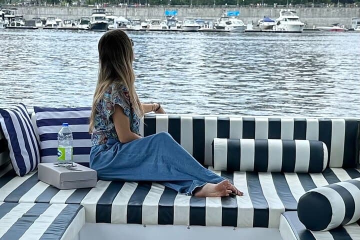 Electric Pontoon Cruise on the St. Lawrence — 1-Hour Montreal Sunset & Day Tours photo 2