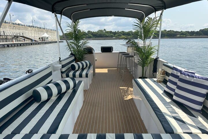 Electric Pontoon Cruise on the St. Lawrence — 1-Hour Montreal Sunset & Day Tours photo 5