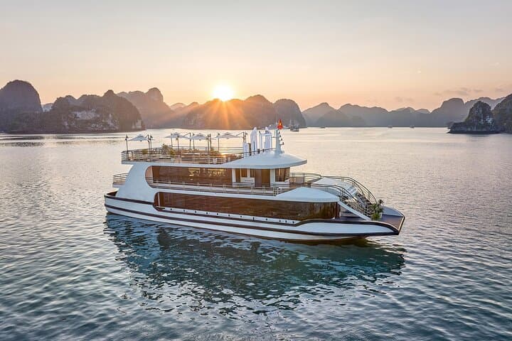 Halong Bay Luxury Day Cruise from Hanoi — Kayak, Sung Sot Cave & Ti Top Island photo 4