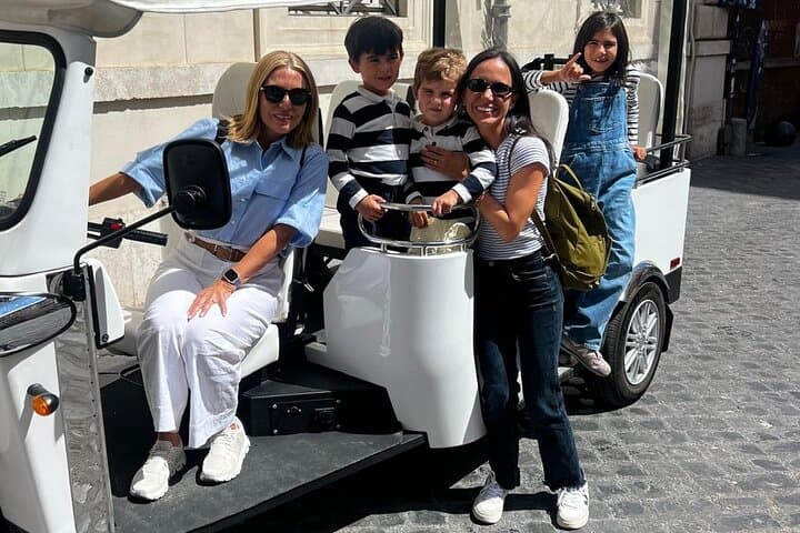 Rome Highlights by Private Golf Cart: 2-Hour Guided City Tour photo 3
