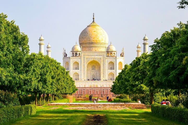 Sunrise at the Taj Mahal: 2-Day Private Sunrise & Sunset Trip from Kochi (Flights Included) photo 4