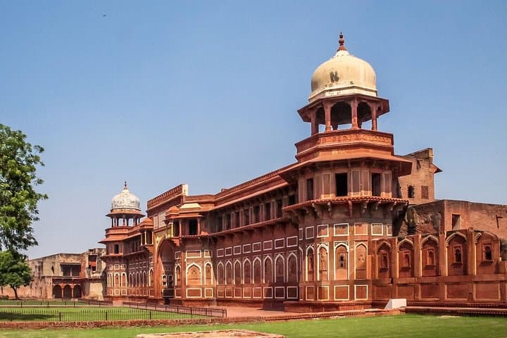 Private 2-Day Taj Mahal Sunrise Trip from Pune — Flights & Skip-the-Line Tickets Included photo 6