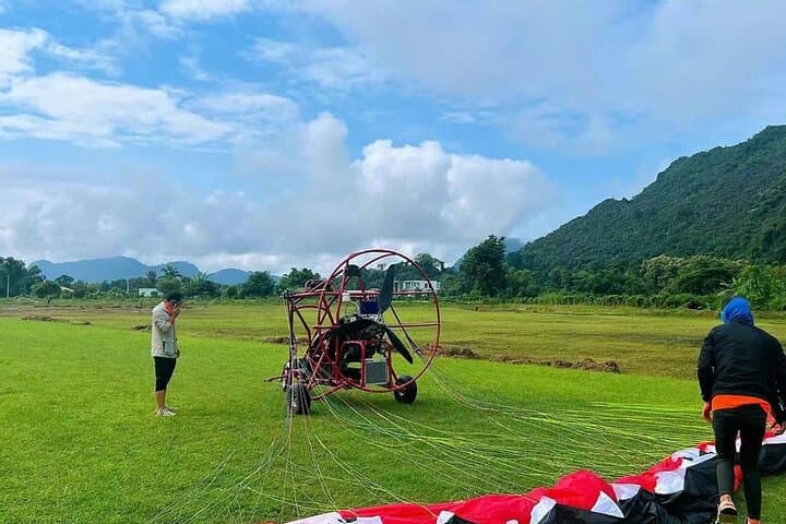 Paragliding Vang Vieng: Tandem Flights Over Mekong & Limestone Cliffs photo 5
