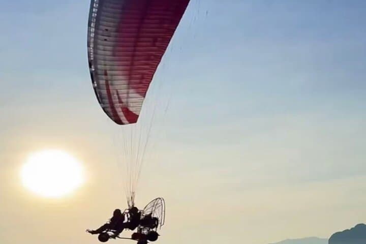 Vang Vieng Cloud Walk: Hot Air Balloon and Paragliding Flight Over Nam Song photo 5