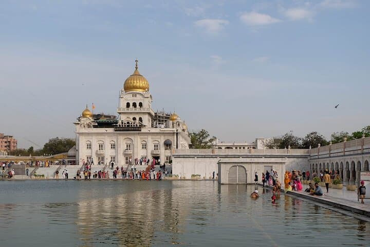 Private Spiritual Delhi Temple Tour: Akshardham, Lotus Temple, Bangla Sahib & Birla Mandir photo 4