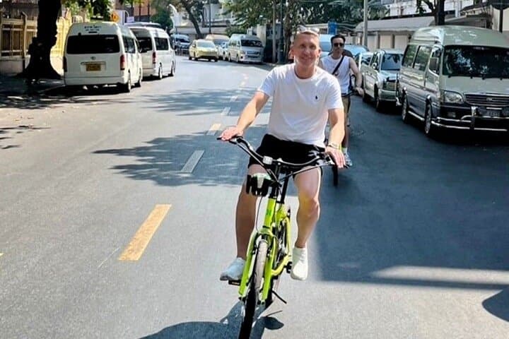 Explore Bangkok by E-Bike: Half-Day Riverfront, Chinatown & Thonburi Ride