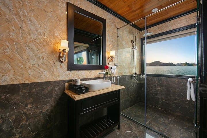 Luxury Ha Long & Lan Ha Bay Overnight Cruise: Kayaking, Titop Island & Luon Cave photo 4