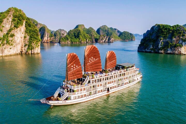 2-Day Ha Long Bay Cruise from Hanoi: Titop Island, Sung Sot Cave & Kayaking