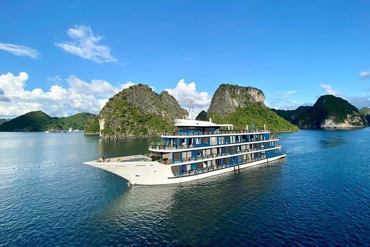 2-Day Lan Ha Bay Cruise on Doris: Overnight in Halong & Lan Ha with Kayaking