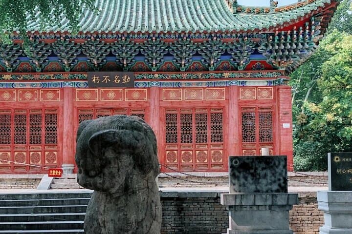 Shanghai's Essence: 4-Hour Walking Tour from Yu Garden to The Bund photo 2