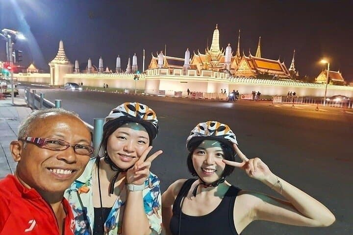 Bangkok After Dark: Guided Night Bike Tour to Temples, Chinatown & Flower Market