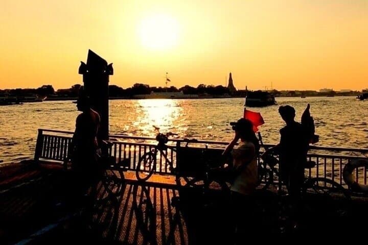 Bangkok After Dark: Guided Night Bike Tour to Temples, Chinatown & Flower Market photo 3