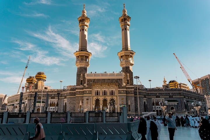 Makkah Bus Tour of Two Holy Mosques Architecture and Historic Sites photo 1