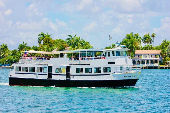 Miami Night Skyline Cruise with Open Bar — 2‑Hour Biscayne Bay Evening Cruise photo 2