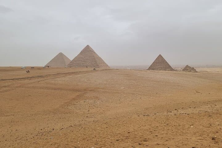 Full-Day Private Tour: Giza Pyramids, Sphinx & Saqqara Step Pyramid