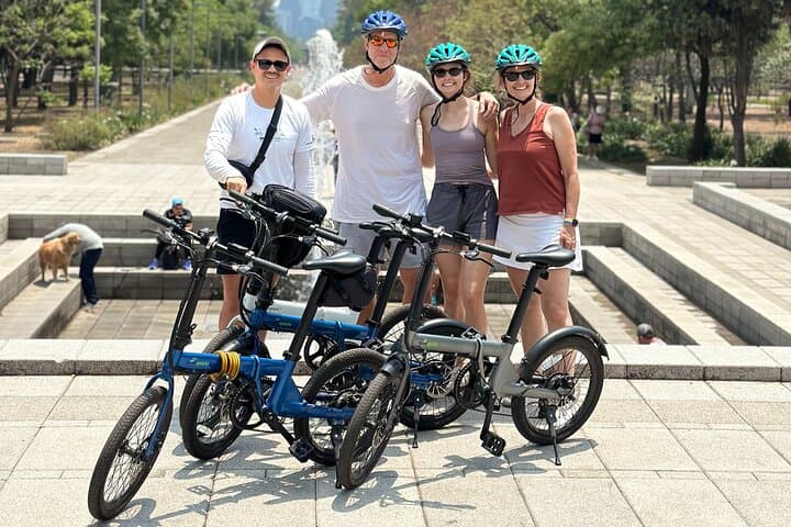 Private E‑Bike Tour Through Chapultepec Forest — 2.5-Hour Cultural Ride in Mexico City photo 2
