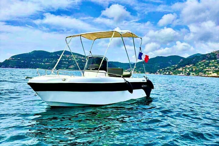 Rent a License-Free Boat to the Lérins Islands from Cannes