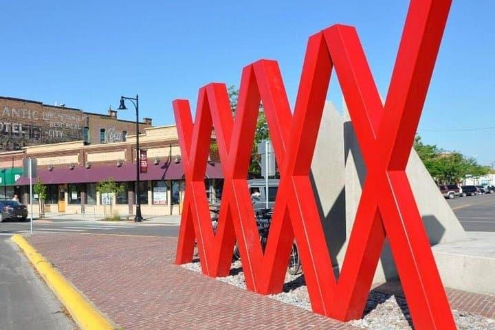 Guided Art Tour in Missoula: Downtown Murals, Galleries & Local Culture photo 3