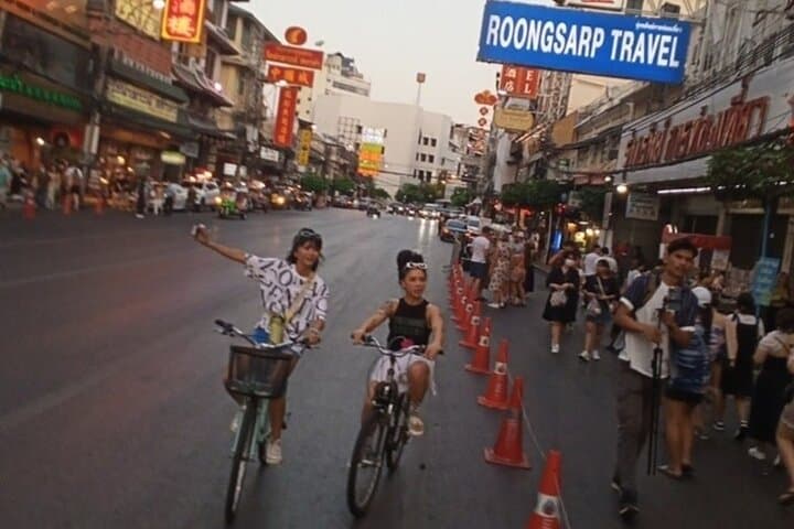 Bangkok Night E-Bike Tour to Grand Palace Lights