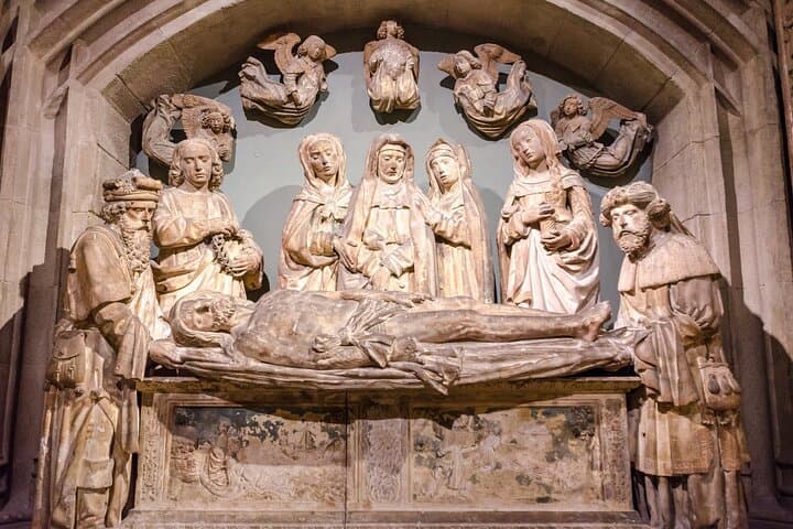 Skip-the-Line Met Cloisters & Met Fifth Avenue Private Tour with Car Transfer photo 1