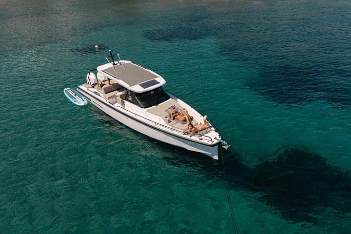 Private Kea and Kythnos Day Cruise from Athens: Swim, Snorkel & Kolona Beach