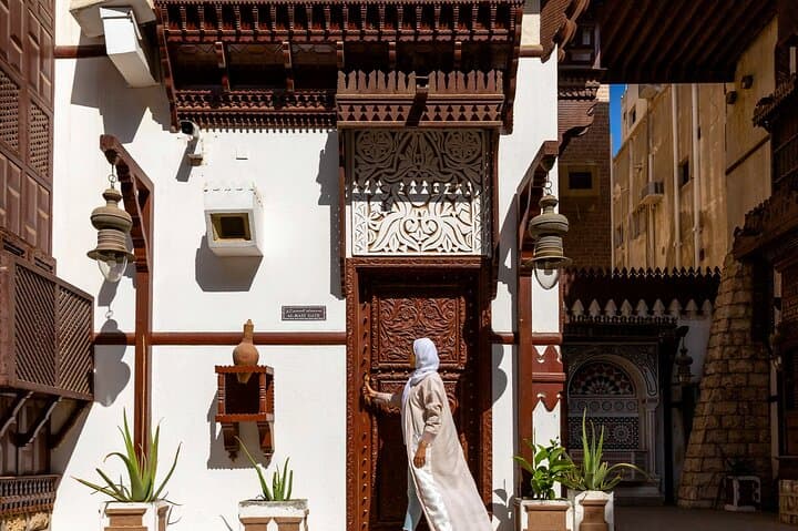 Jeddah Explorer Day Trip from Makkah — Corniche, Tayyebat Museum & Al-Balad photo 6
