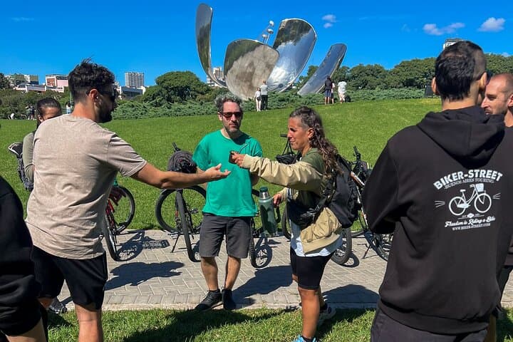Palermo & Recoleta Private Bike Tour: Buenos Aires Local-Host Experience photo 6